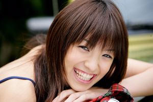 Akina Minami "Lächelnder Grund" [Image.tv]