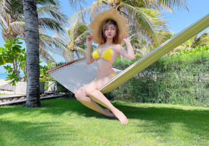 [Internet beroemdheid COSER foto] Miss Coser Potato Godzilla - gele bikini