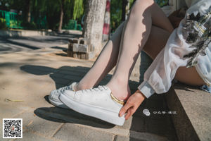 [Socks] VOL.010 When a girl wearing white silk meets an uncle