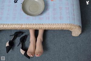 [异思趣向IESS] Model Xiaoxiao "My Calligraphy Instructor" Beautiful legs and feet