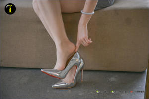 [Collezione IESS Pratt & Whitney] 076 Modello Xiaojie "Silver High Heels in the Cafe"