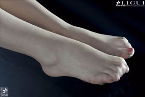 Modèle Qingqing "Fille à talons hauts à imprimé léopard et pieds en soie" [Ligui LiGui] Photo de belles jambes et pieds de jade