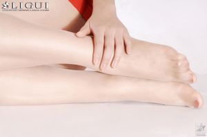 Model Wen Jing "Latar Belakang Mewah, Temperamen Mulia" [丽 柜 LiGui] Foto kaki dan kaki giok yang indah