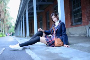 Liao Tingling / Kila Jingjing "Das beste Schulmädchen auf dem Weg von der Schule"