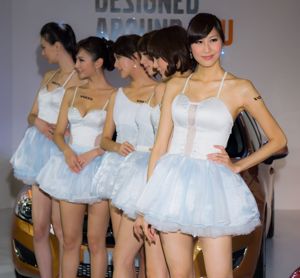 Conjunto de imagens HD "Volvo Auto Show Beauty Milk Series" Mia Wei Jingxuan