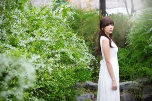 Pemotretan outdoor "Beautiful White Dress" Li Enhui